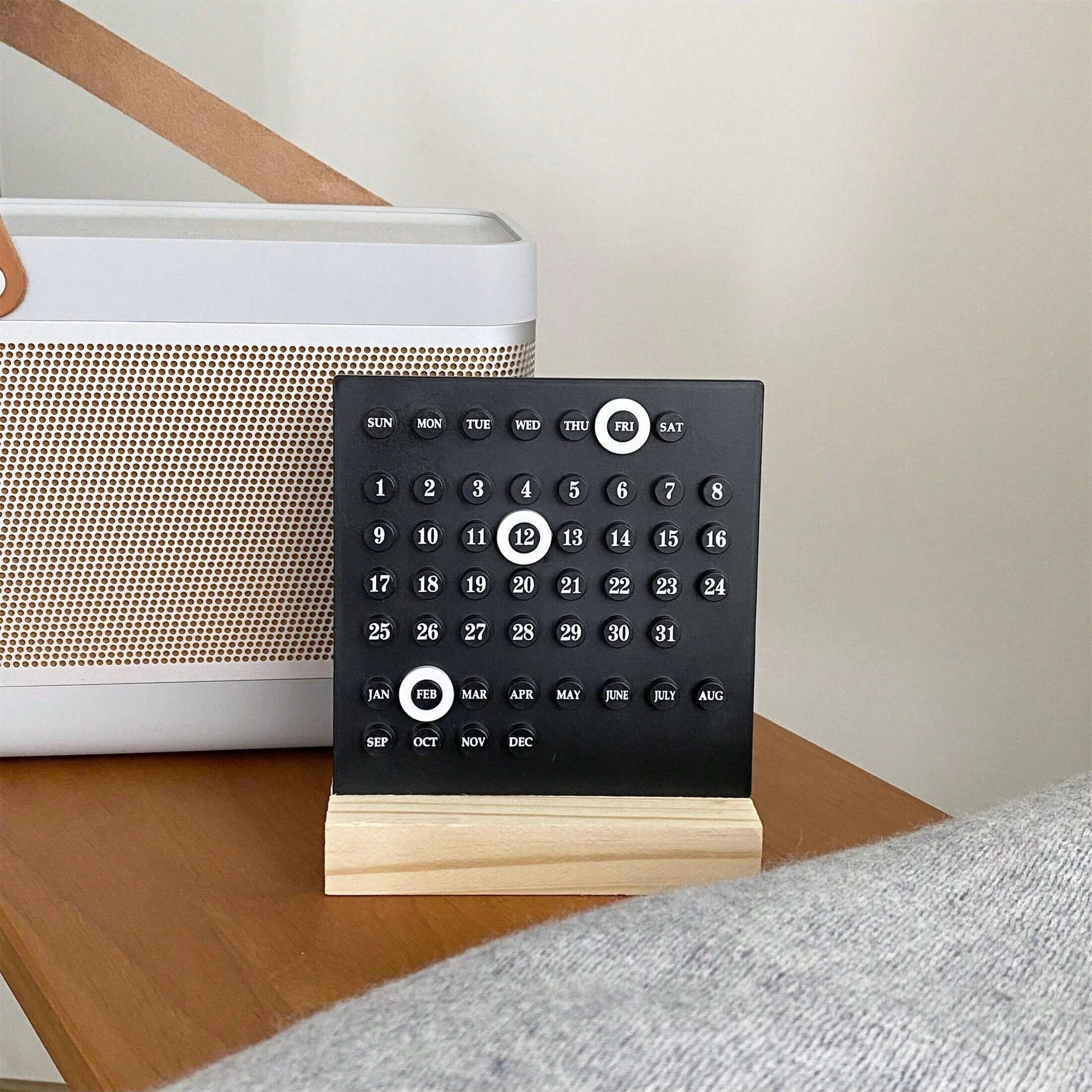 DIY Mini Desktop Calendar