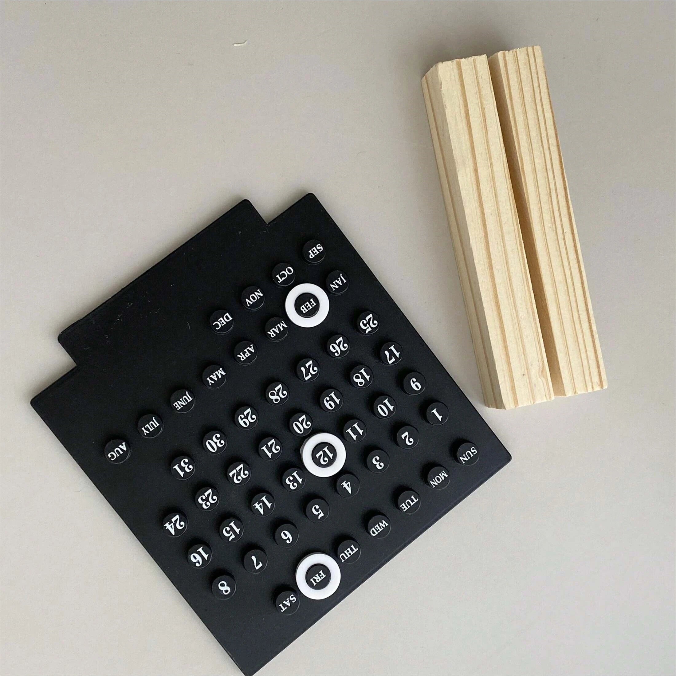 DIY Mini Desktop Calendar