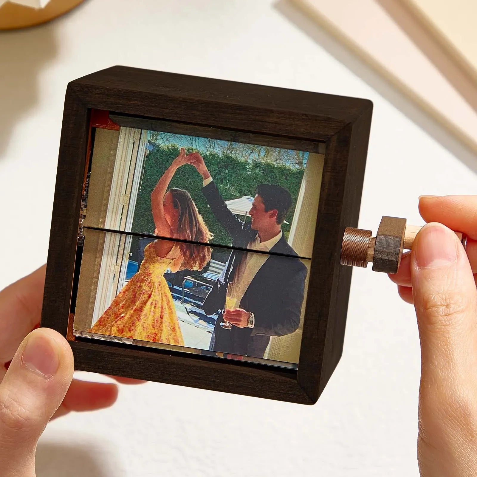 Hand-Cranked Photo Flipbook Box