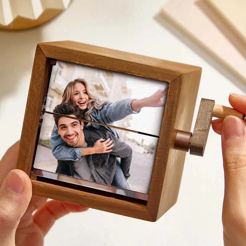 Hand-Cranked Photo Flipbook Box