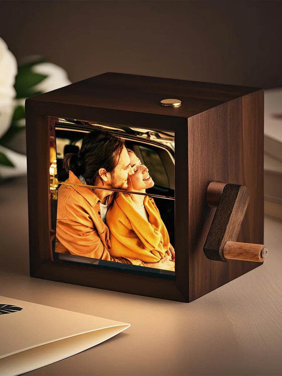 Hand-Cranked Photo Flipbook Box